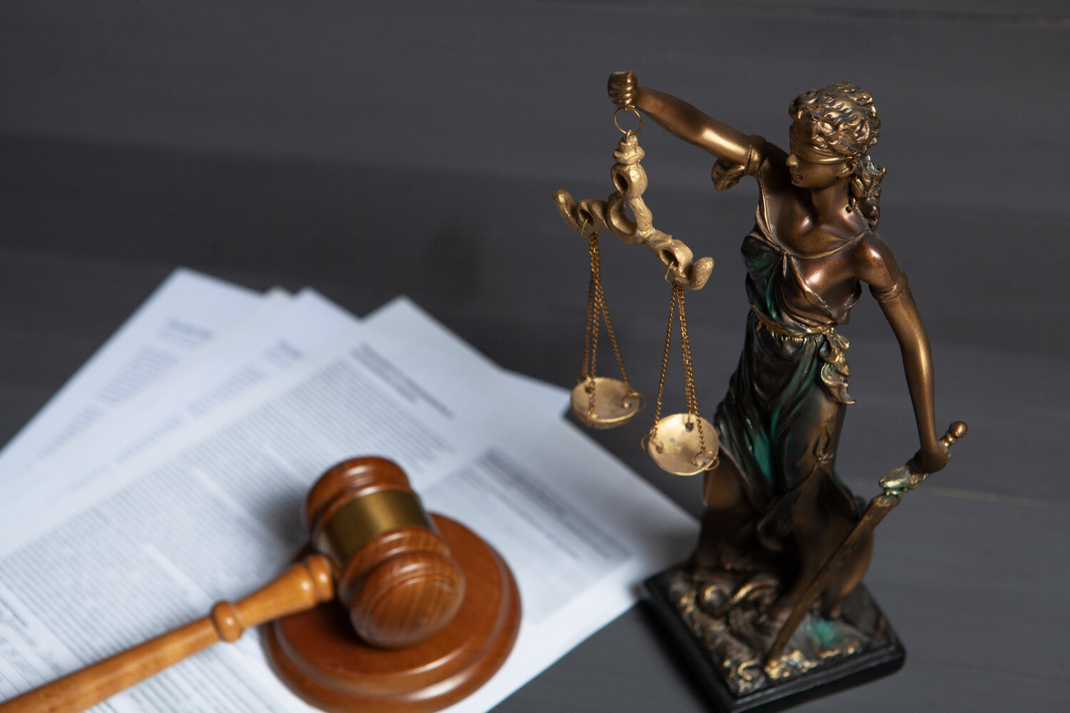 statue-justice-marteau-du-juge-surface-grise.jpg statue-justice-marteau-du-juge-surface-grise.jpg
